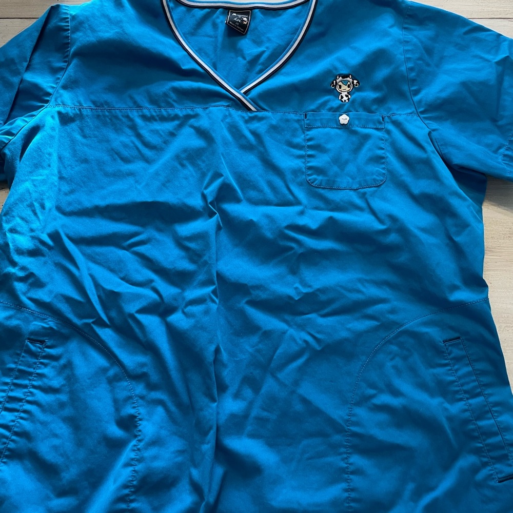 2X Koi Tokidoki Scrub Top